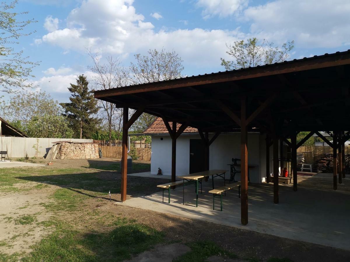 Villa Hársfák Mezokovacshaza Exterior foto