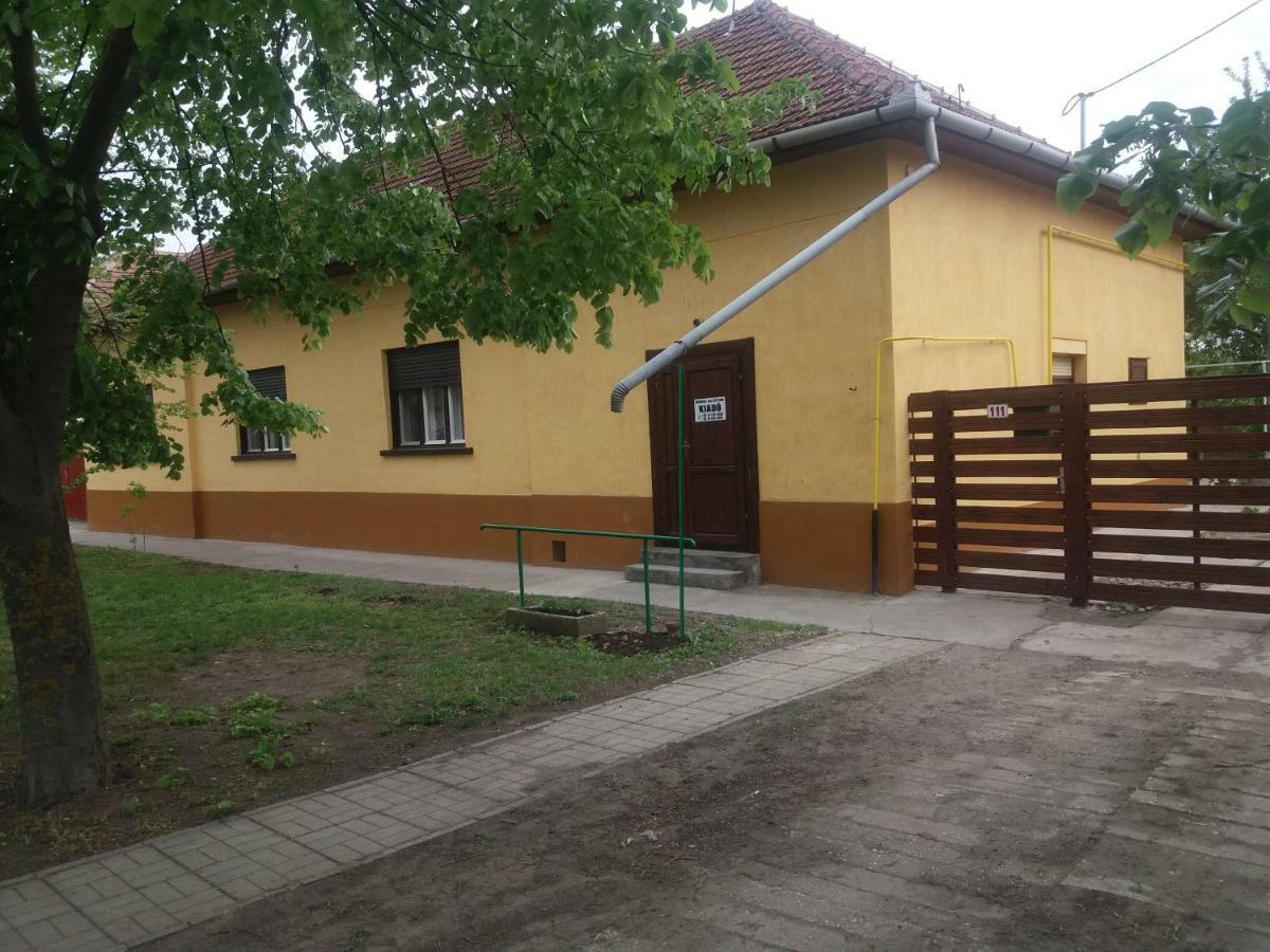 Villa Hársfák Mezokovacshaza Exterior foto