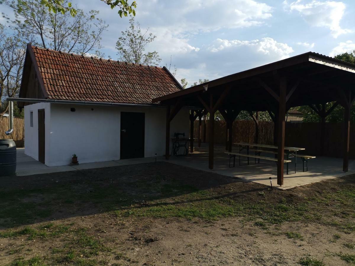 Villa Hársfák Mezokovacshaza Exterior foto