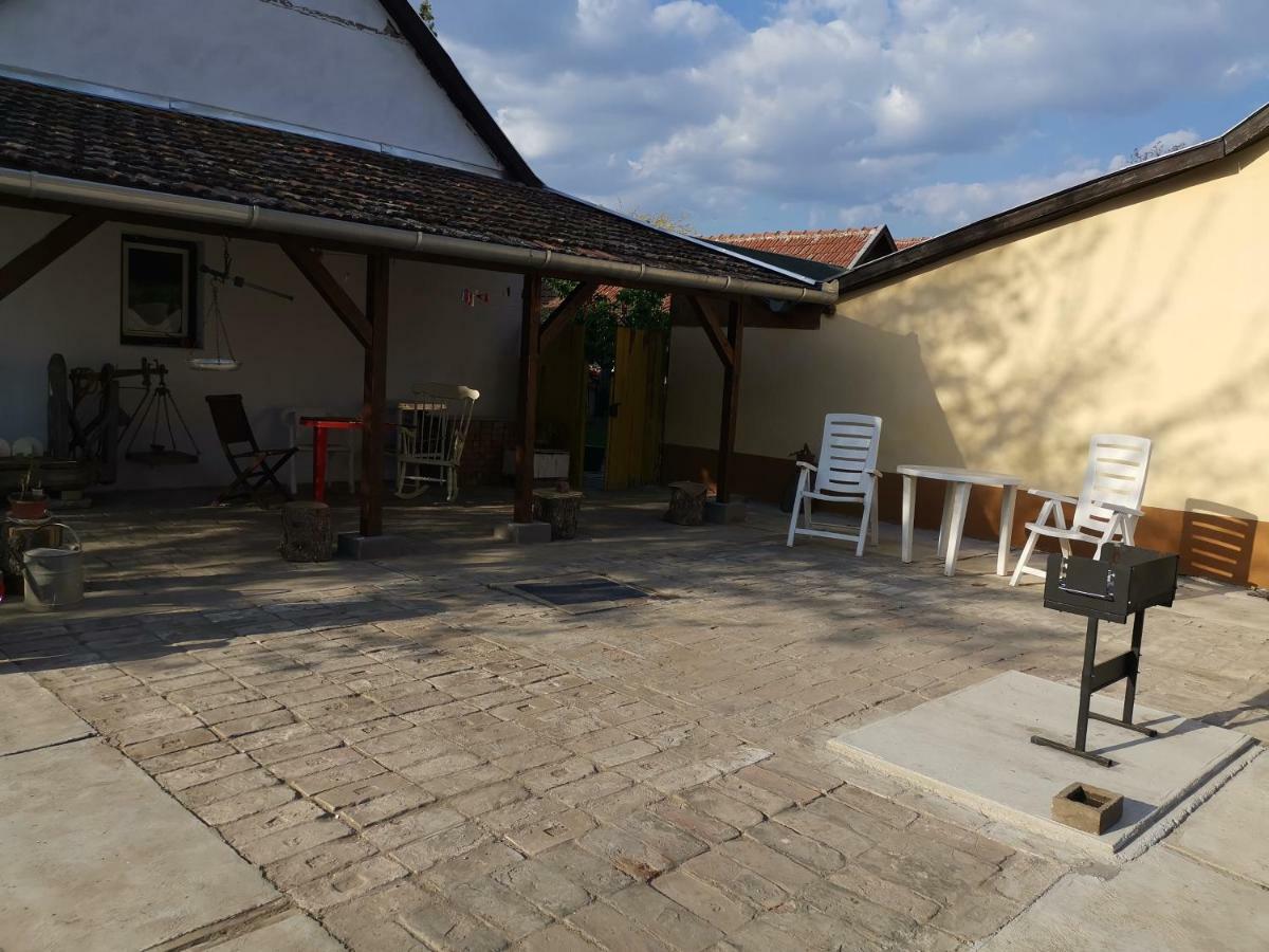 Villa Hársfák Mezokovacshaza Exterior foto