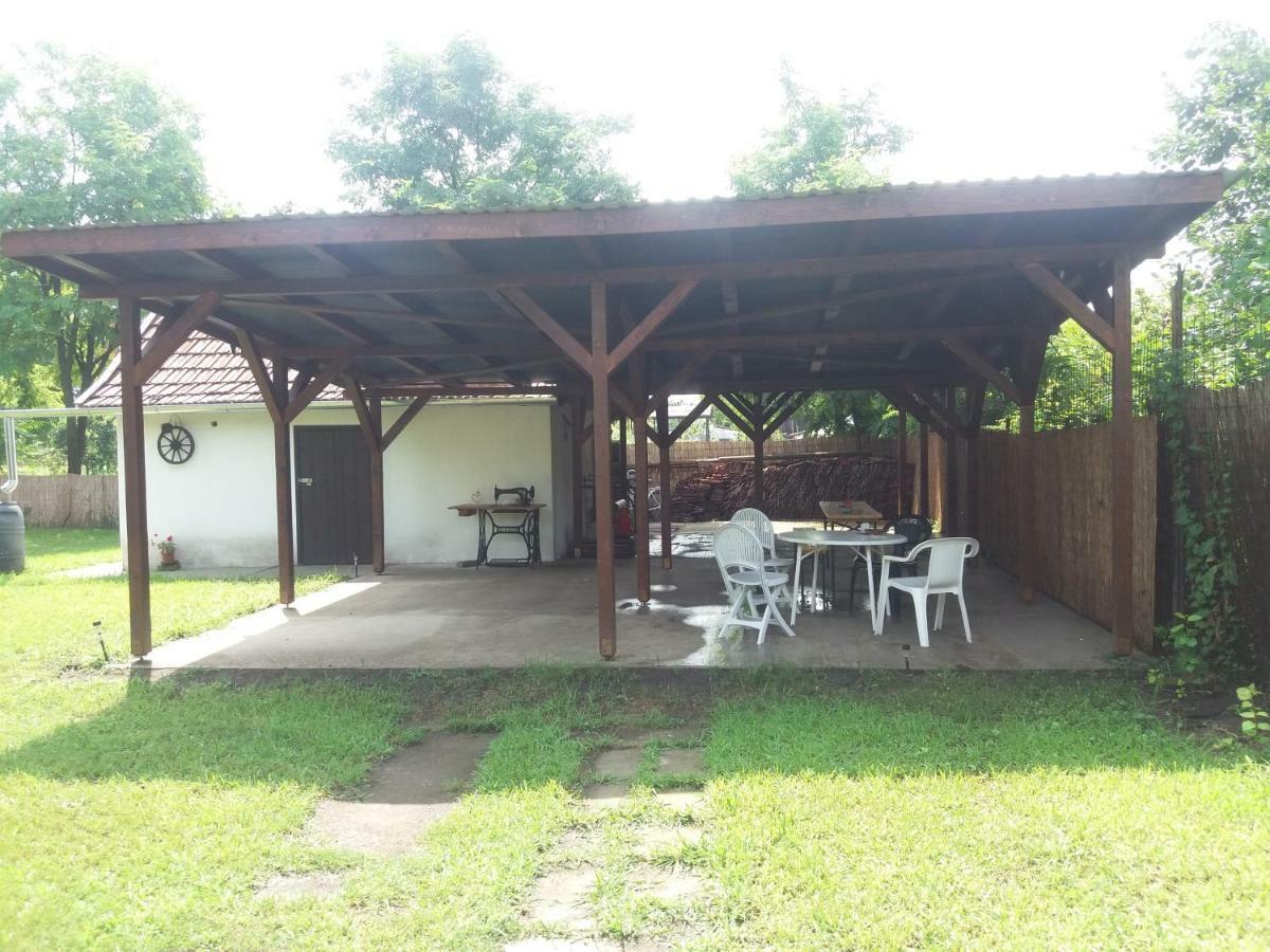 Villa Hársfák Mezokovacshaza Exterior foto