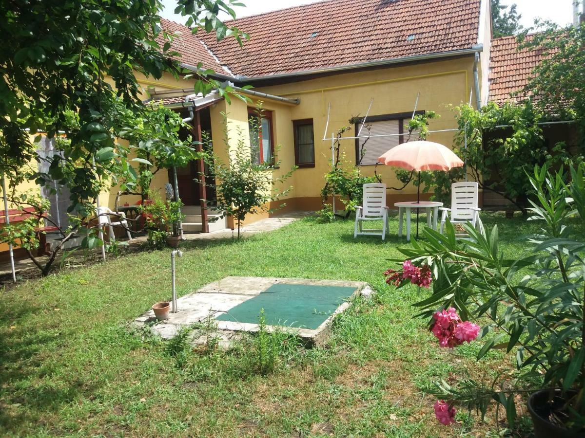 Villa Hársfák Mezokovacshaza Exterior foto